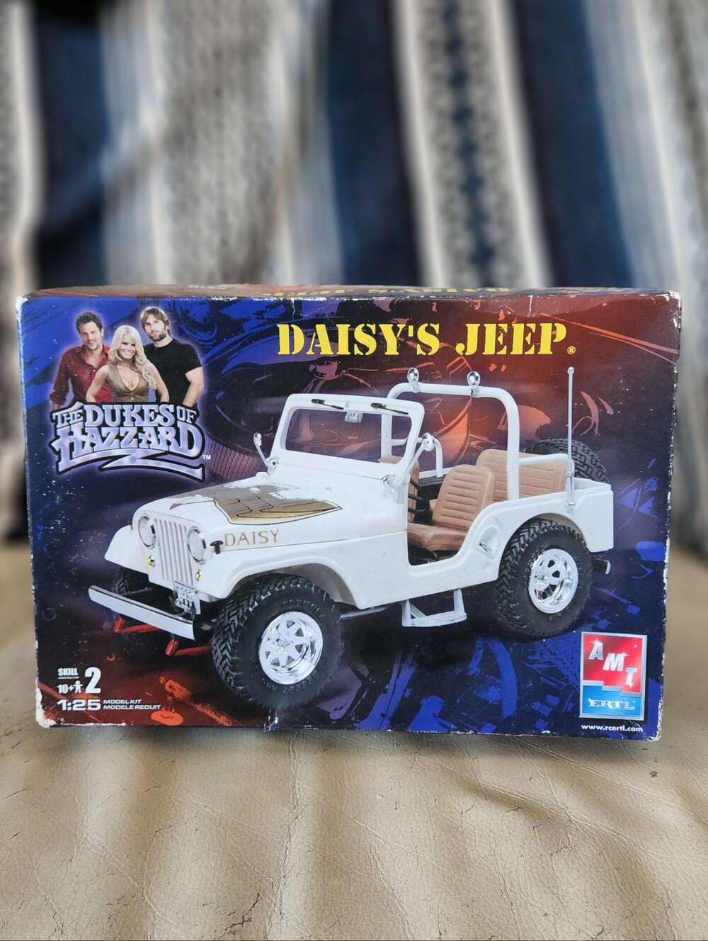 Daisy's Jeep Dukes of Hazzard - CJ-7 Dixie Golden Eagle 1:25 AMT Model Kit 2005